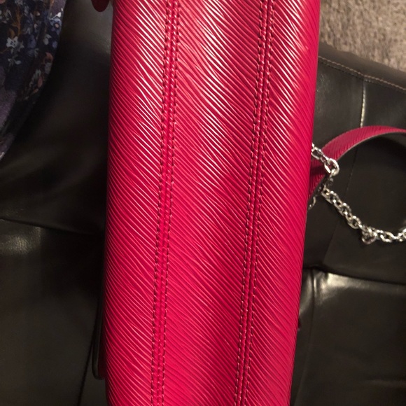 Louis Vuitton twist MM Rarely used - Picture 6 of 8